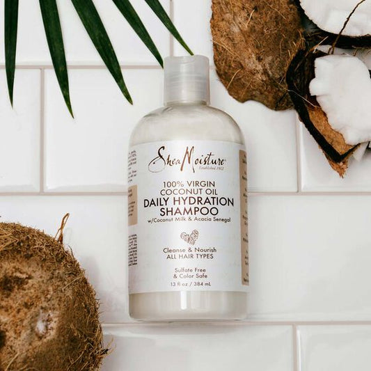 Πείτε αντίο στο Frizz  Shea Moisture 100% Virgin Coconut Oil Daily Hydration Shampoo  Εμπλουτισμένο με φυσικά συστατικά, 100% παρθένο λάδι καρύδας, κρεμώδες γάλα καρύδας και πιστοποιημένο βιολογικό βούτυρο καριτέ, αυτός ο συνδυασμός σαμπουάν και κοντίσιονερ κρατά τα μαλλιά ενυδατωμένα, διασφαλίζει ότι τα μαλλιά παραμένουν καθαρά, απαλά, μαλακά και χωρίς μπερδέματα. mycarlsgr.com