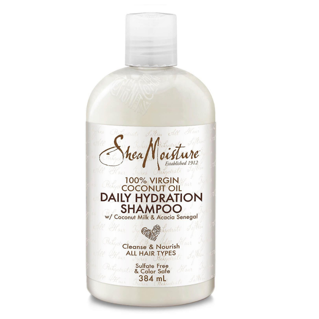 Πείτε αντίο στο Frizz  Shea Moisture 100% Virgin Coconut Oil Daily Hydration Shampoo  Εμπλουτισμένο με φυσικά συστατικά, 100% παρθένο λάδι καρύδας, κρεμώδες γάλα καρύδας και πιστοποιημένο βιολογικό βούτυρο καριτέ, αυτός ο συνδυασμός σαμπουάν και κοντίσιονερ κρατά τα μαλλιά ενυδατωμένα, διασφαλίζει ότι τα μαλλιά παραμένουν καθαρά, απαλά, μαλακά και χωρίς μπερδέματα. mycarlsgr.com